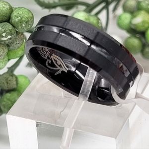 Beautiful quality Tungsten mens wedding band, ring 💍.